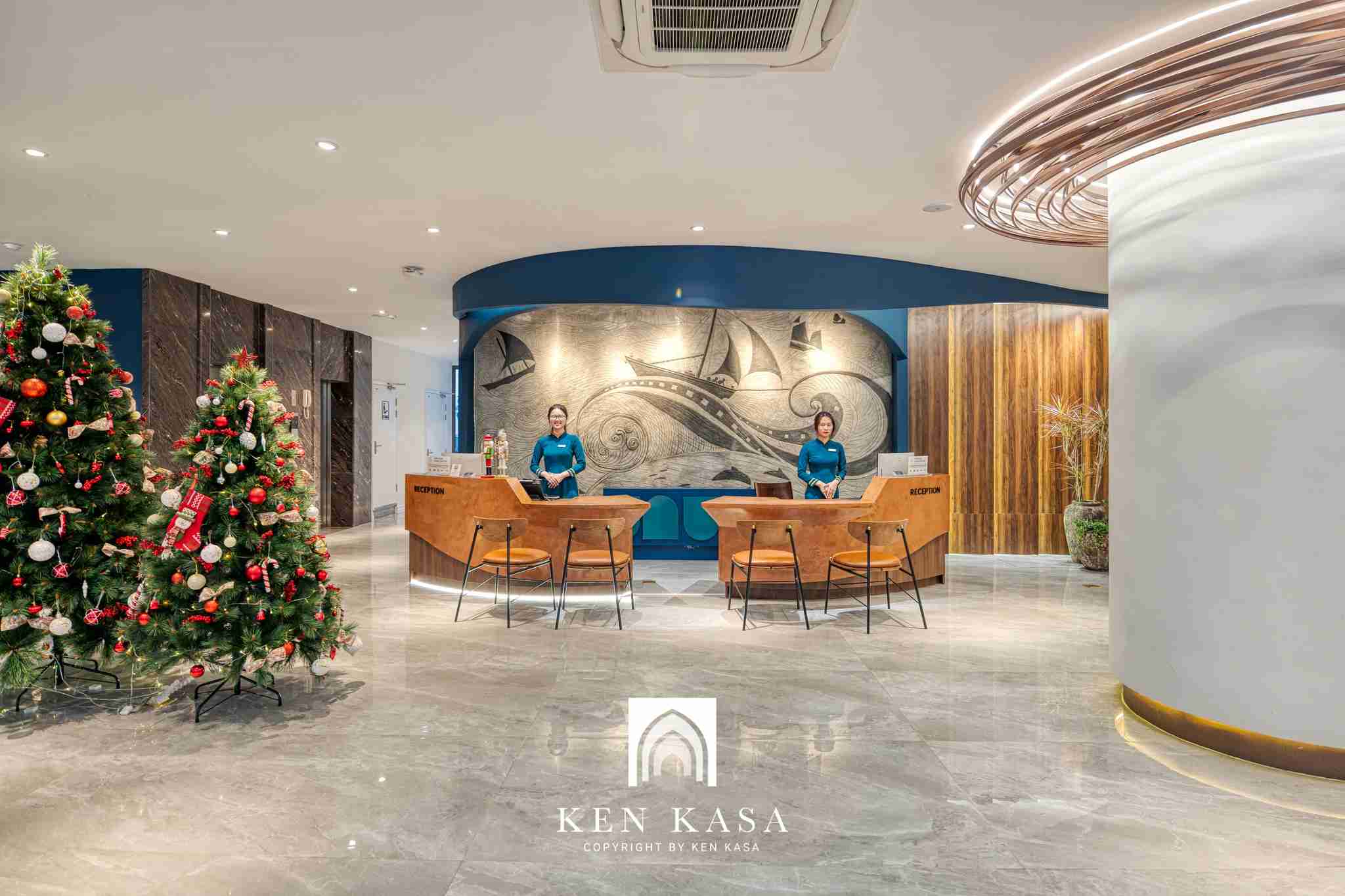 Quầy lễ tân  tại The Almin Hotel 